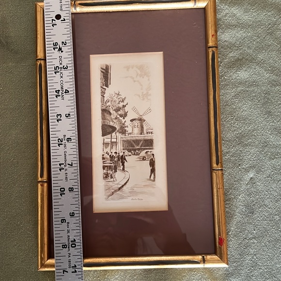 Ooh la la! A beautiful pair of custom framed lithographs of French landmarks. - Picture 12 of 15